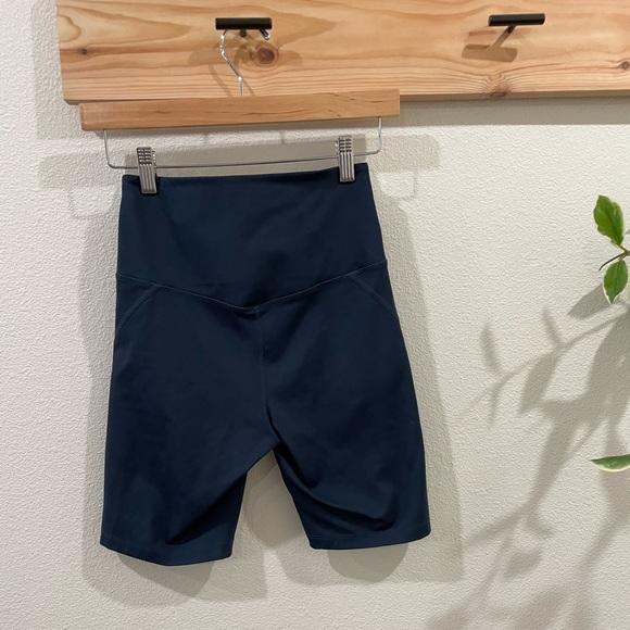 Girlfriend collective navy biker shorts 9” small - Picture 4 of 5